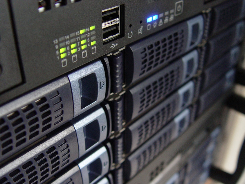 Server with HDD Cage